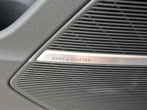 Certified 2025 Audi Q8 Premium Plus w/ Premium Plus Package AWD/4WD image 28