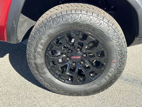 New 2026 GMC Canyon Elevation w/ LPO, Black Badging Package image 34