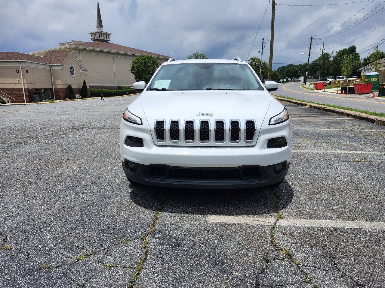 Used 2018 Jeep Cherokee Latitude w/ Mobile Office Group FWD image 2