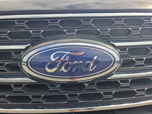 Used 2024 Ford Explorer XLT w/ Equipment Group 202A RWD image 11