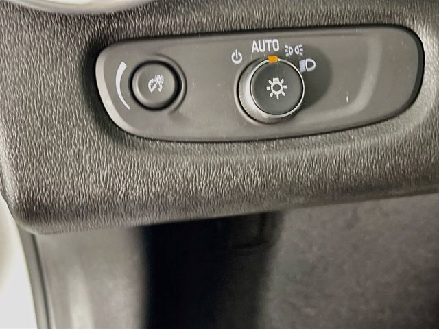 Used 2025 Chevrolet Trax ACTIV w/ Sunroof Package FWD image 11