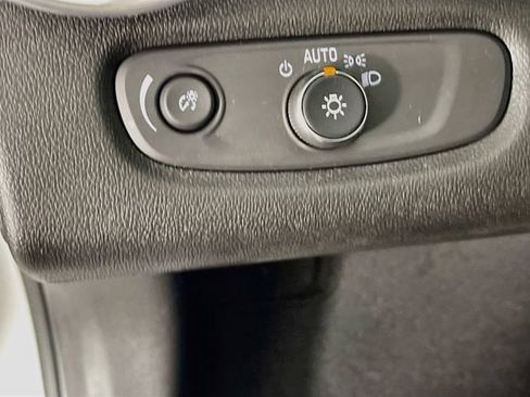 Used 2025 Chevrolet Trax ACTIV w/ Sunroof Package FWD image 11