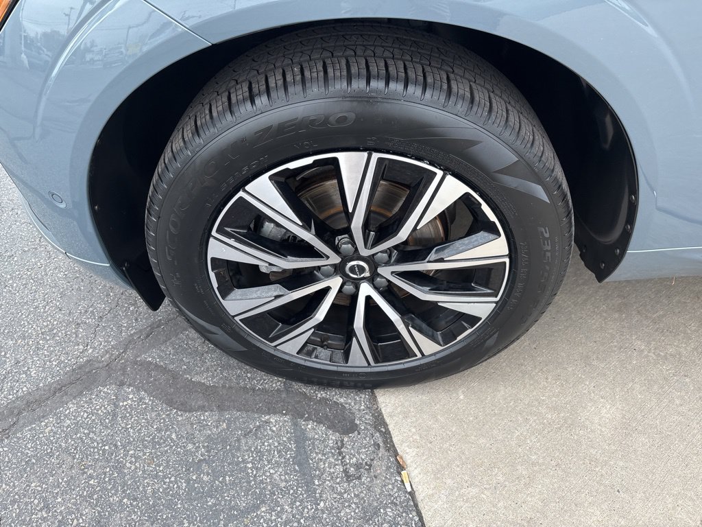 Certified 2023 Volvo XC60 B5 Plus w/ Climate Package AWD/4WD image 13