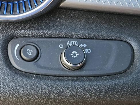 Used 2025 Chevrolet Trax LT image 16