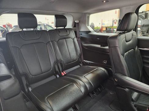Used 2023 Jeep Grand Cherokee L Limited w/ Black Appearance Package AWD/4WD image 35