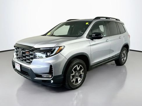 Used 2023 Honda Passport TrailSport image 2