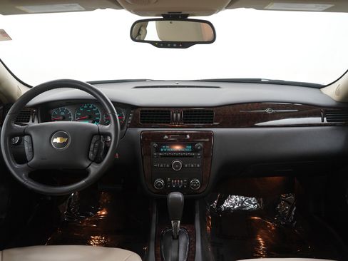 Used 2012 Chevrolet Impala LTZ FWD image 13