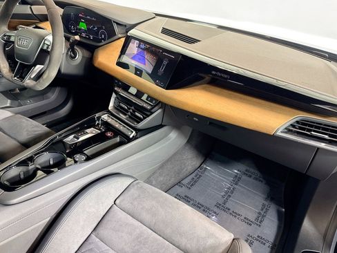 Used 2023 Audi e-tron GT Premium Plus image 27