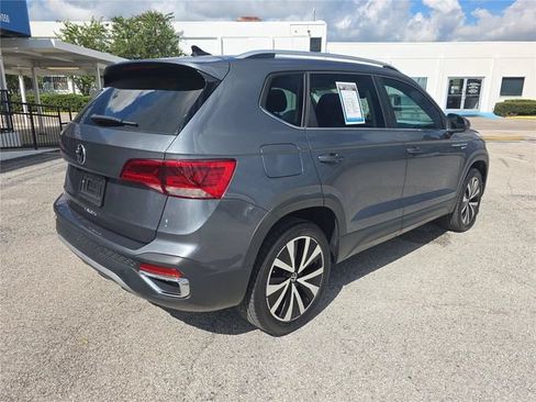 Used 2023 Volkswagen Taos SE FWD image 3