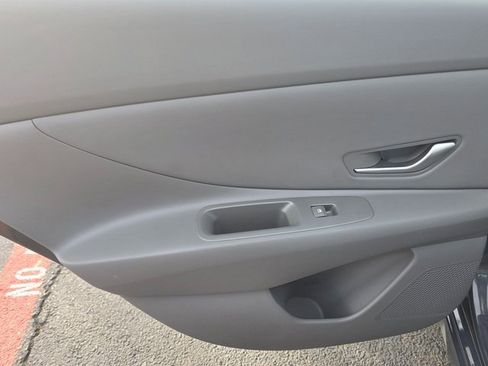 Certified 2025 Hyundai Elantra Sport image 12