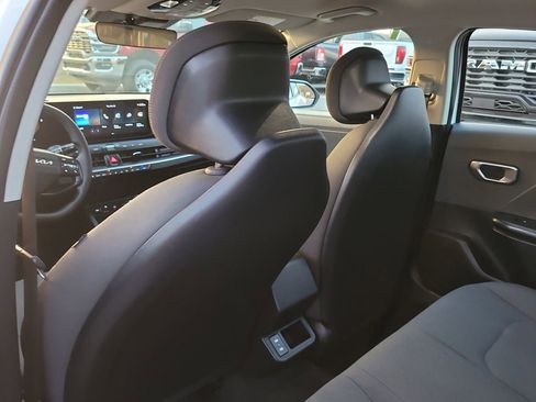 Used 2025 Kia K4 LXS image 9
