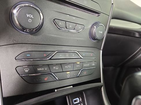 Used 2018 Ford Edge SEL w/ Equipment Group 201A FWD image 19