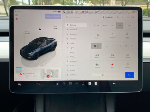 Used 2024 Tesla Model Y Performance image 28