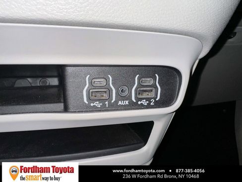 Used 2024 Chrysler Voyager LX image 25