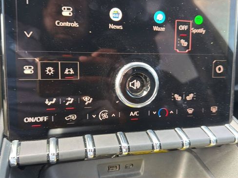 Used 2025 GMC Terrain Elevation AWD/4WD image 18