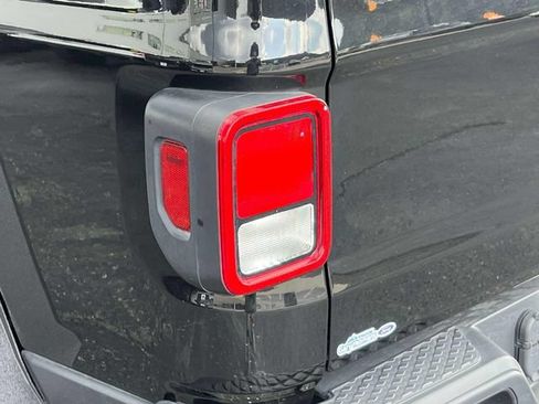 Used 2021 Jeep Gladiator Sport AWD/4WD image 10