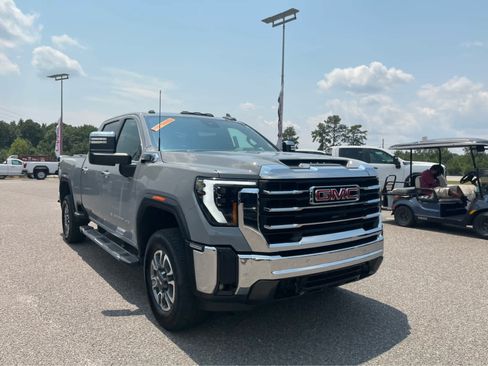 Used 2024 GMC Sierra 2500 SLT w/ SLT Premium Package RWD image 3