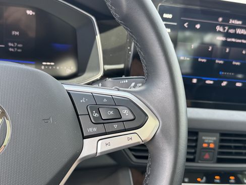 Used 2025 Volkswagen Jetta SE w/ Sunroof Package FWD image 21