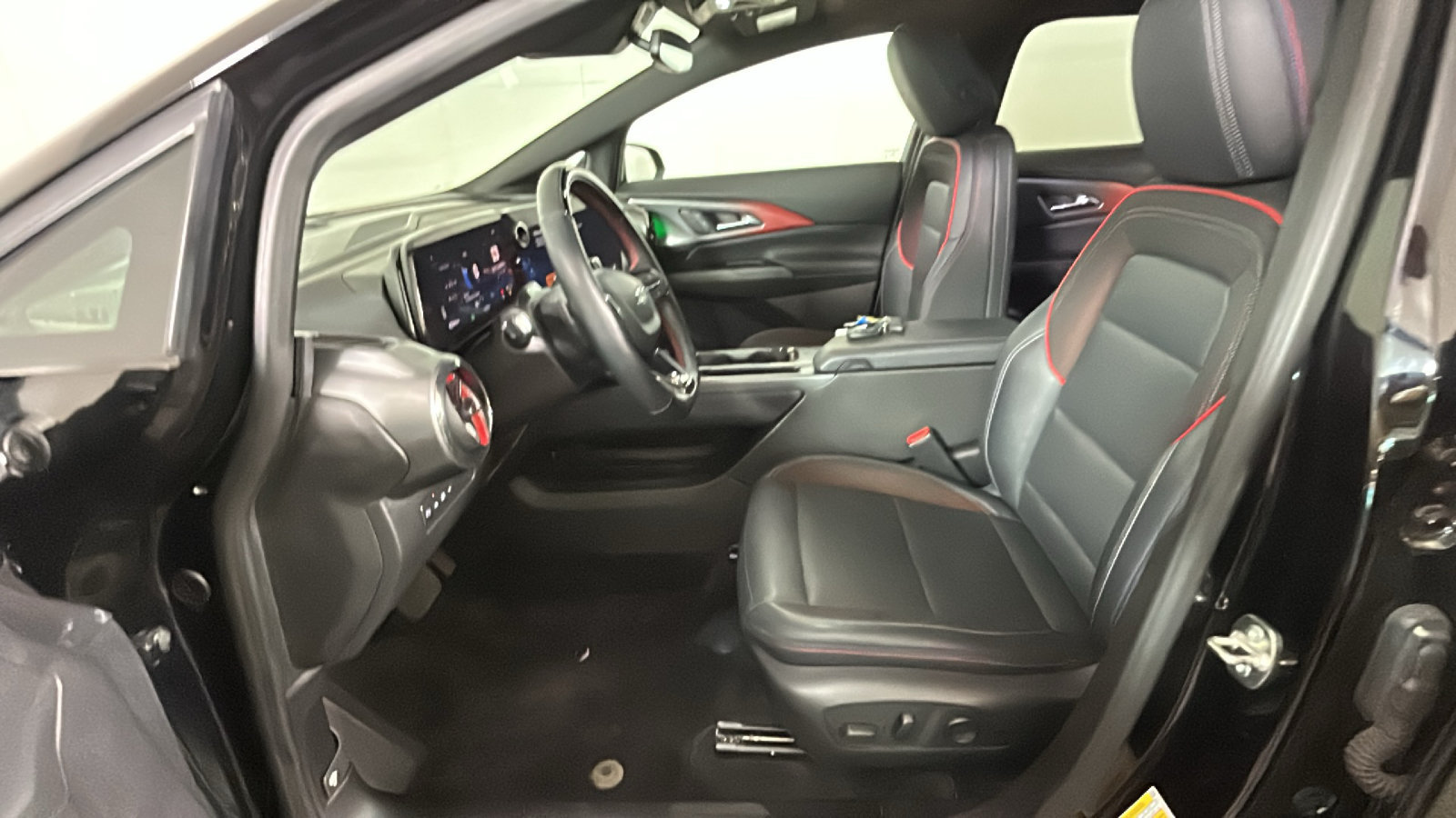 Used 2024 Chevrolet Equinox EV RS FWD image 13