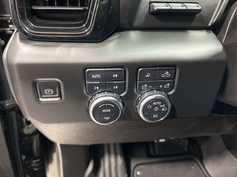 Used 2022 GMC Sierra 1500 AT4X image 12