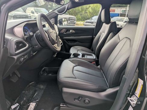 New 2027 Chrysler Pacifica Select w/ Family Tech Group FWD image 20