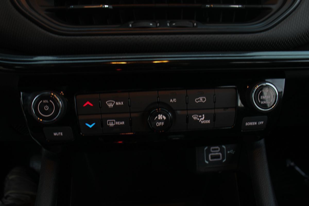 Used 2023 Jeep Compass Latitude AWD/4WD image 28