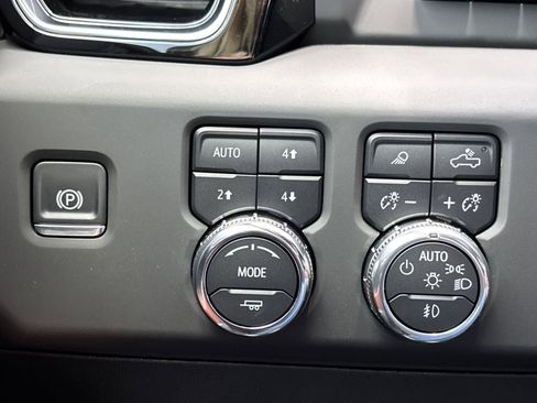 New 2025 GMC Sierra 3500 Denali Ultimate AWD/4WD image 24