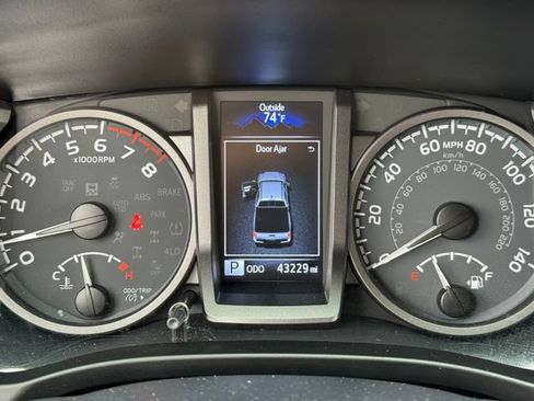 Used 2022 Toyota Tacoma TRD Off-Road w/ Technology Package AWD/4WD image 25