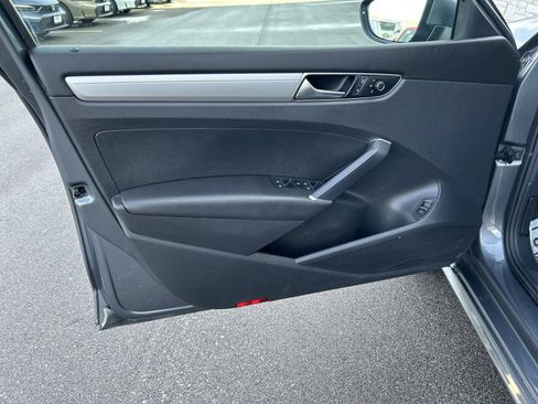 Used 2016 Volkswagen Passat 1.8T S image 11