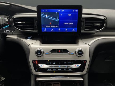 Used 2023 Ford Explorer XLT image 9
