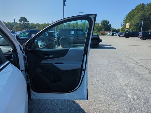 Used 2024 Chevrolet Equinox LT FWD image 33