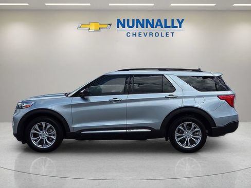 Used 2024 Ford Explorer XLT w/ Equipment Group 202A AWD/4WD image 2
