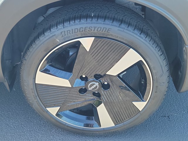 Certified 2026 Nissan Kicks SR FWD image 9
