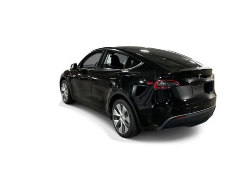 Certified 2023 Tesla Model Y Long Range AWD/4WD image 4