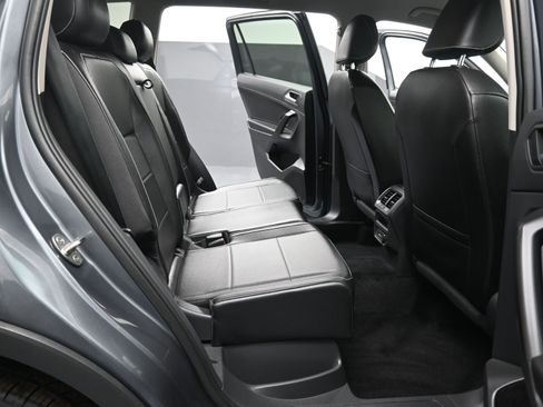 Used 2021 Volkswagen Tiguan SE image 27