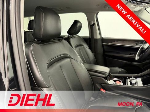 Used 2023 Jeep Grand Cherokee L Limited w/ Black Appearance Package image 15