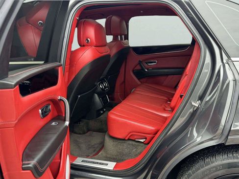 Used 2018 Bentley Bentayga AWD/4WD image 48