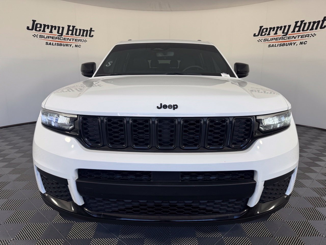 Used 2023 Jeep Grand Cherokee L Laredo AWD/4WD image 4