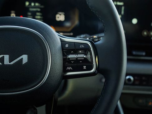 New 2026 Kia Carnival EX image 23