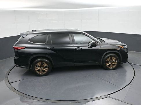Used 2023 Toyota Highlander Bronze Edition image 41