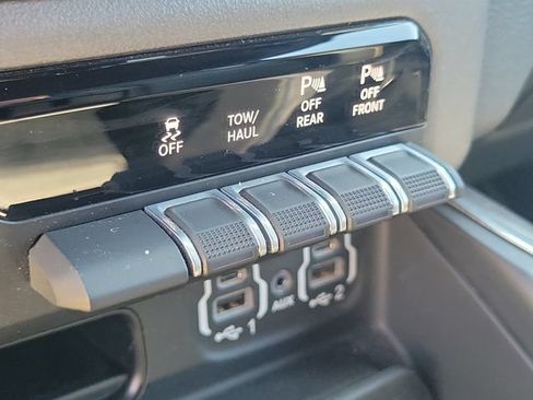 Used 2020 RAM 1500 Laramie AWD/4WD image 23
