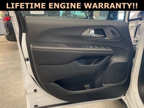New 2026 Chrysler Pacifica Select w/ S Appearance Package AWD/4WD image 12