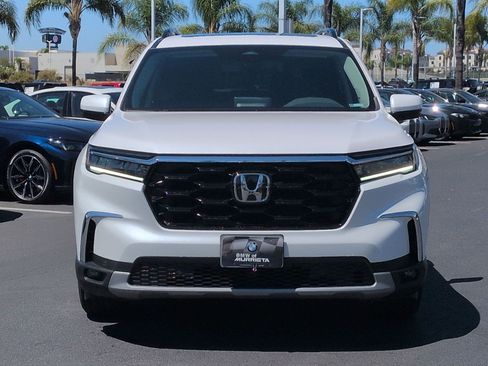 Used 2025 Honda Pilot Touring image 3