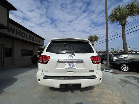 Used 2017 Toyota Sequoia Platinum image 4