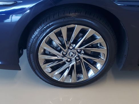Used 2025 Lexus ES 350 Ultra Luxury w/ Accessory Package (Z2) FWD image 6