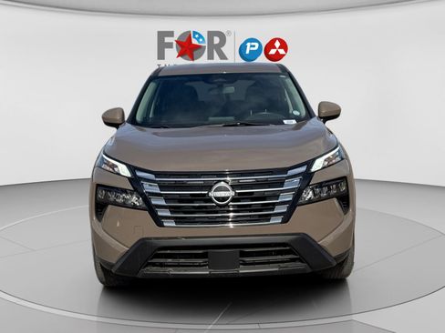 Used 2024 Nissan Rogue SV image 8