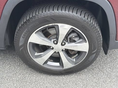 Used 2020 Jeep Cherokee Limited AWD/4WD image 13