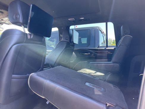 Used 2021 Cadillac Escalade ESV Sport Platinum w/ Heavy-Duty Trailer Package AWD/4WD image 4