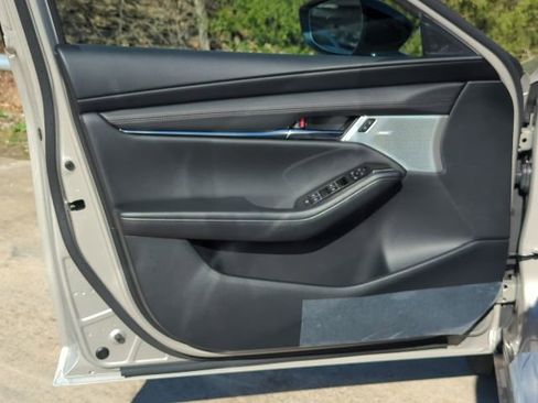 New 2026 MAZDA MAZDA3 Hatchback w/Premium Plus Pkg image 11