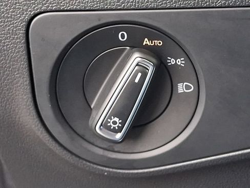 Used 2021 Volkswagen Tiguan SE w/ Panoramic Sunroof Package AWD/4WD image 24